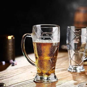 サッカーパターンハンドル付きドラフトビールカップ、ガラスカップ、大容量ビールカップ - Product Image 5