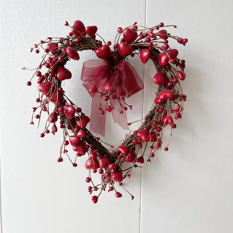 valentinstag-krans an der haustür hängendes ornament rebenfeld rattan herzförmige rote bährung dekorative kränze für wanddekoration