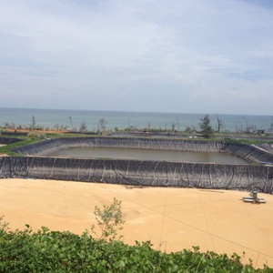 滑らかな黒ライナーHdpe Geomembrane 1.0mm 1.5mm 2.0mm Hdpe Geomembrane池ライナーインドネシアの養殖池に使用価格 - Product Image 2