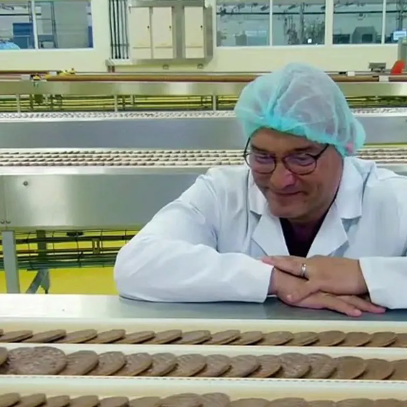 Coupeur rotatif italien semi-automatique pour pâte à biscuits en fil de meringue Petit prix de la machine à fabriquer des biscuits