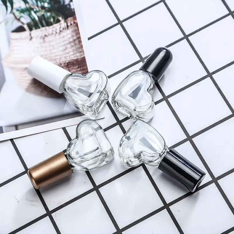 Design unico bottiglia vuota di cosmetici 5ml a forma di cuore bottiglia di smalto per unghie con tappo a spazzola