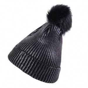 Женская вязаная шерстяная шапка с логотипом - Product Image 4