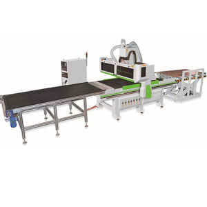 Máquina de fabricación de muebles de panel de enrutador CNC para carpintería con sistema de descarga de carga - Product Image 1