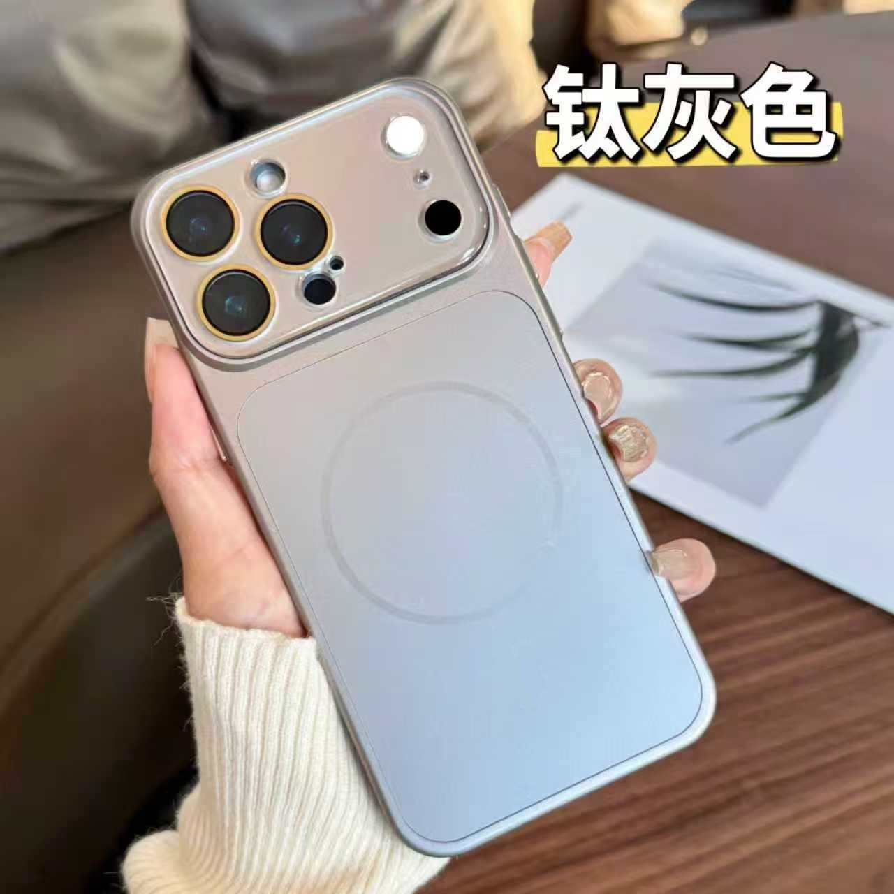 สีเทาเข้ม