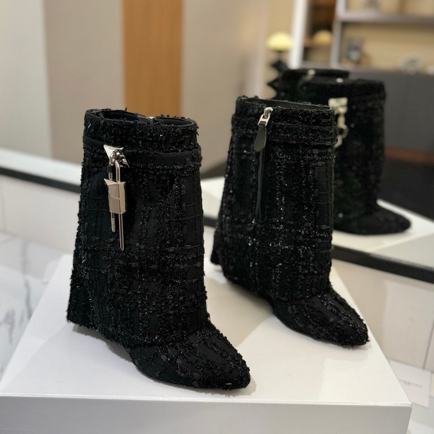 ติดต่อฉัน