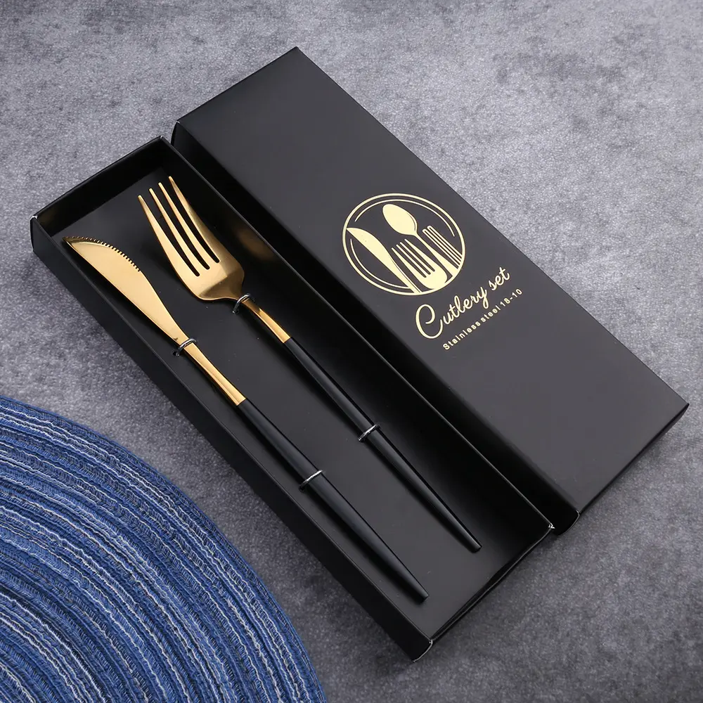 Coltello personalizzato in acciaio inossidabile forchetta cucchiaio Set casa mangiare stoviglie posate forchetta e coltello
