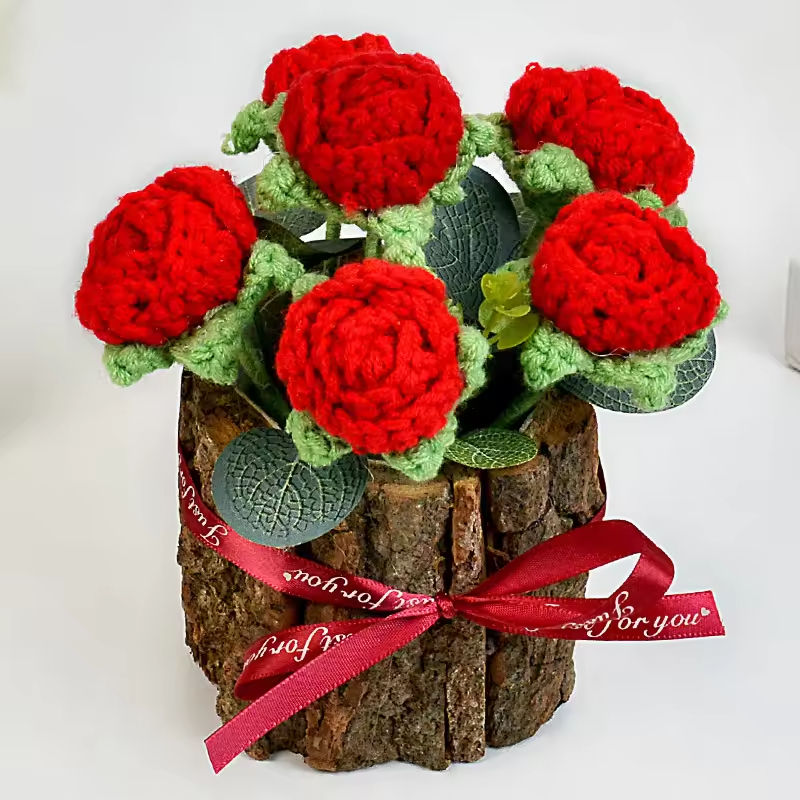 กุหลาบแดงถัก 6 ดอก พร้อมกระถางต้นไม้แบบปัก