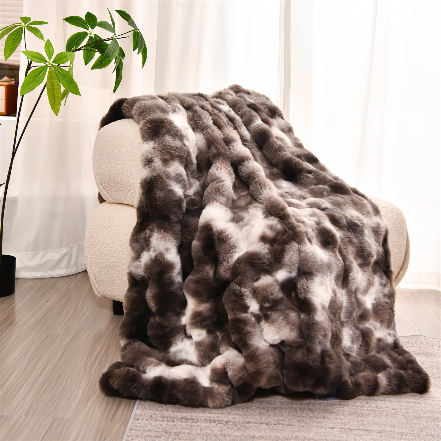 Peluche de alta gama de piel de conejo con diseño tie-dye estilo husky.