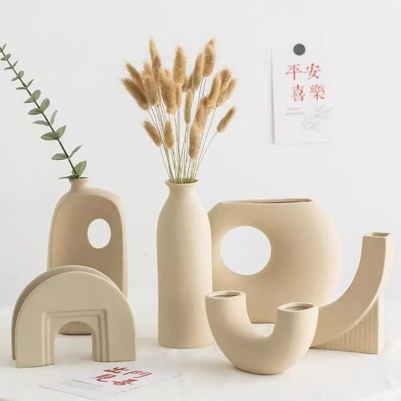 Vase en céramique de lettre du comté français personnalisé en gros pour fleurs séchées vase de décoration de table de mariage moderne pour la décoration intérieure