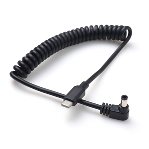 Tipo C macho a DC5525 macho en ángulo recto Boost entrada de cable en espiral 5V salida 3A con función de señuelo de cinta