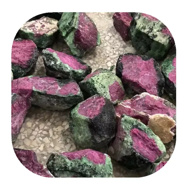 Vente en gros quartz naturel de haute qualité rubis zoisite pierres rugueuses pour la décoration intérieure