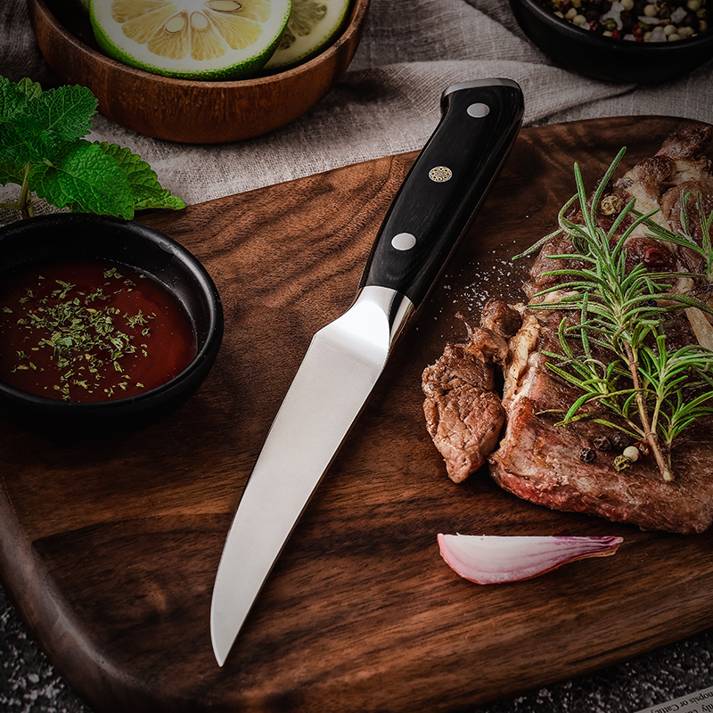 Cuchillo para carne negro de 4.5"