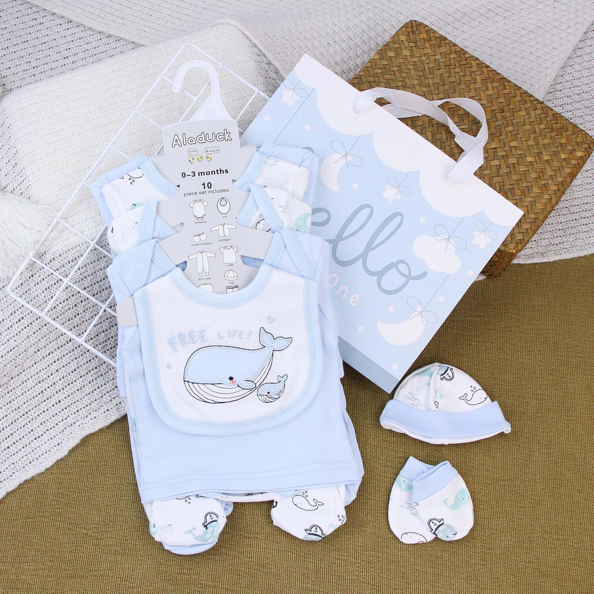 Vêtements gratuits pour bébé baleine