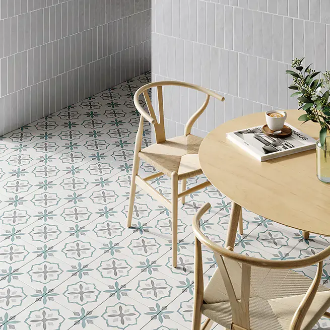 Piastrelle in porcellana ceramica 9x9 opaco stile mediterraneo ispirato al mare blu spagnolo da utilizzare sulle pareti e sui pavimenti della piscina del bagno della cucina