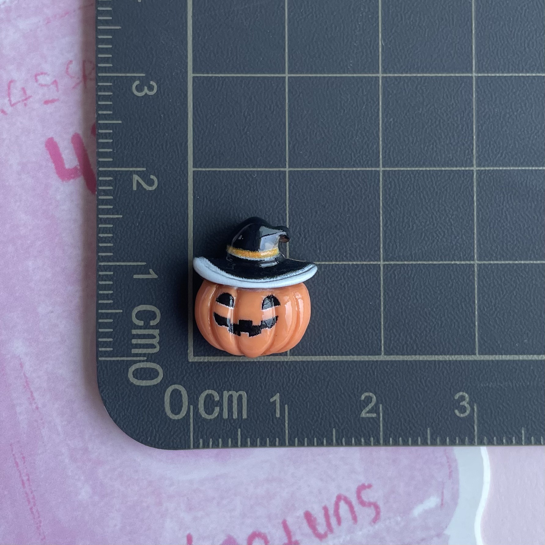 01 black triangular hat pumpkin mini