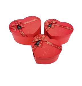 Juego de 3 Cajas de Regalo anidadas de corazón negro con lazos de cinta Cajas de regalo negras de lujo con impresión en relieve Tamaños surtidos Presente - Product Image 4