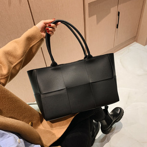 批发高档女包2025春季新款百搭编织大容量母婴单肩包 - Product Image 3