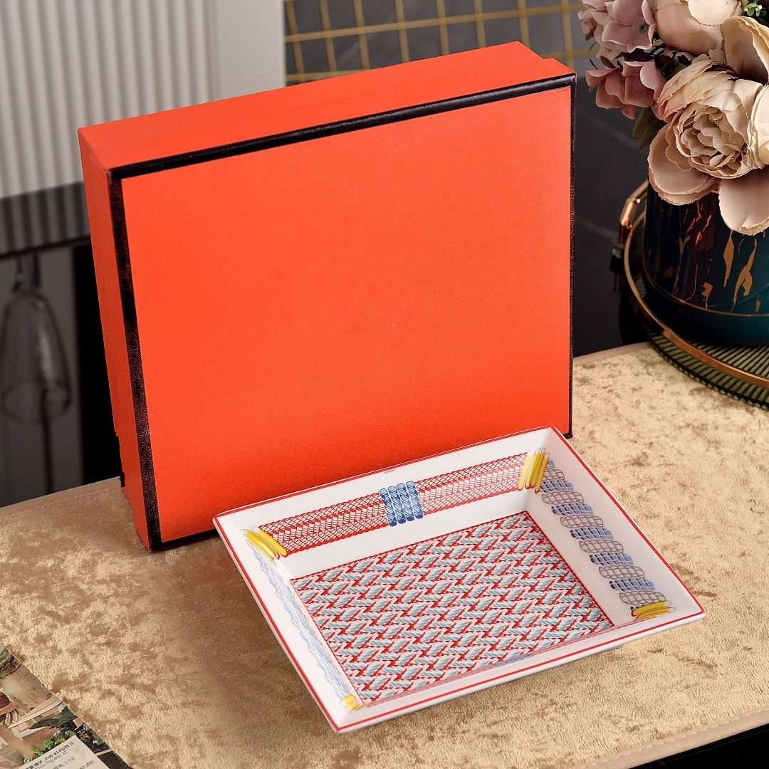 ถาดเก็บของสีขาว