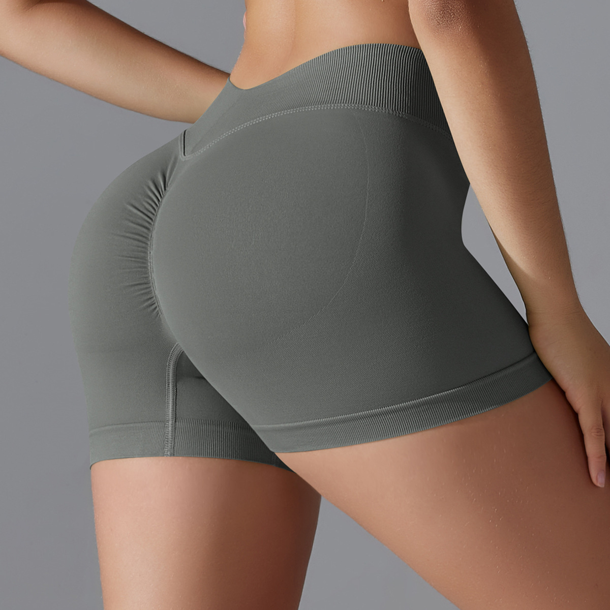 short gris foncé