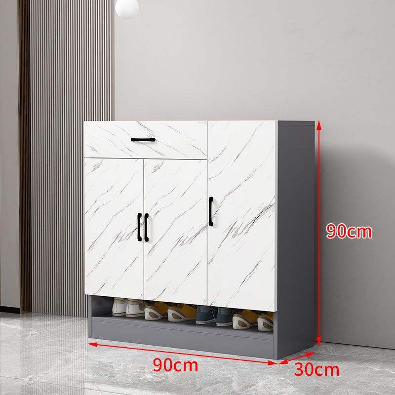 Modèle gris clair de luxe à trois portes, grande capacité.