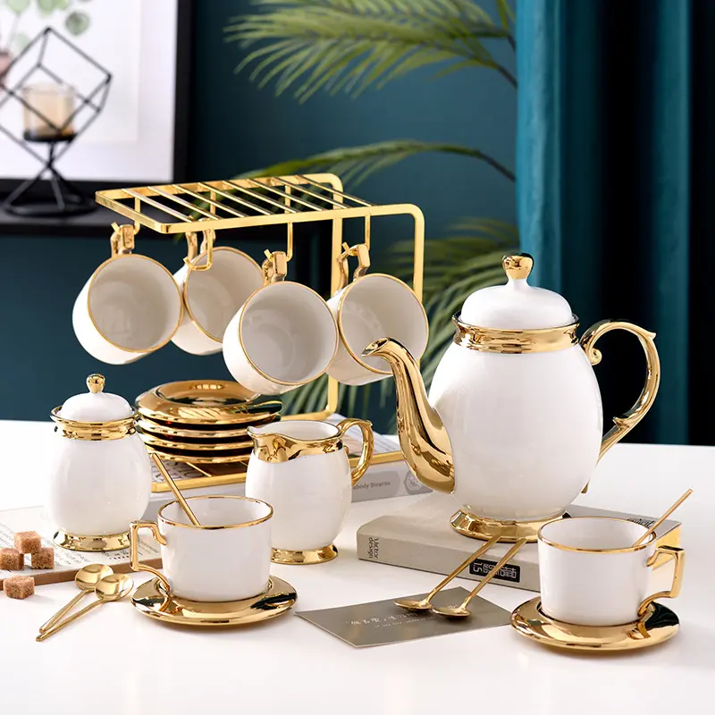 Set da tè dorato in ceramica con teiera vasi da latte barattoli di zucchero set di piattini per tazze da tè in porcellana tazze da caffè dorate