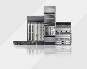 MX304-PREM Universal Routing Plattform mit MX304-LMIC16-BASE Router auf Lager - Product Image 3