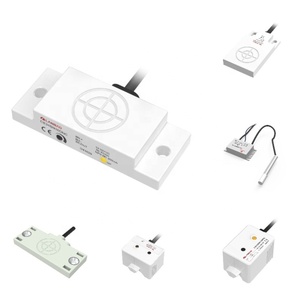 Sensor de proximidad capacitivo NPN PNP sin descarga de plástico cuadrado Tipo función estándar DC 10-30V IP67 con CE - Product Image 1