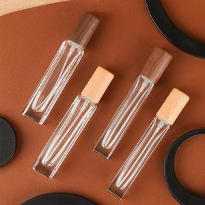 Koku Hotsale küçük kare parfüm 3ml 5ml 8ml 10ml taşınabilir vida doldurulabilir cam sprey şişe ahşap kapaklı - Product Image 3