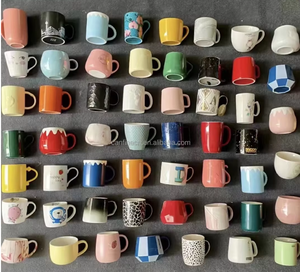 Fabrika düşük fiyat depo stok renk sır seramik kupalar toplu porselen çoklu renk desen sözleşmeli seramik kupalar - Product Image 1