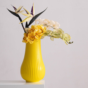 Popular Home Decoration Ceramic <strong>Vases</strong> in Europe and America Modern Minimalist Tabletop Customized Porcelain <strong>Vases</strong> Factory