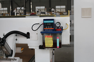 Macchina lineare del router di legno di cnc di atc per il router di cnc di solidwood atc con la tabella di scarico di caricamento automatica - Product Image 4