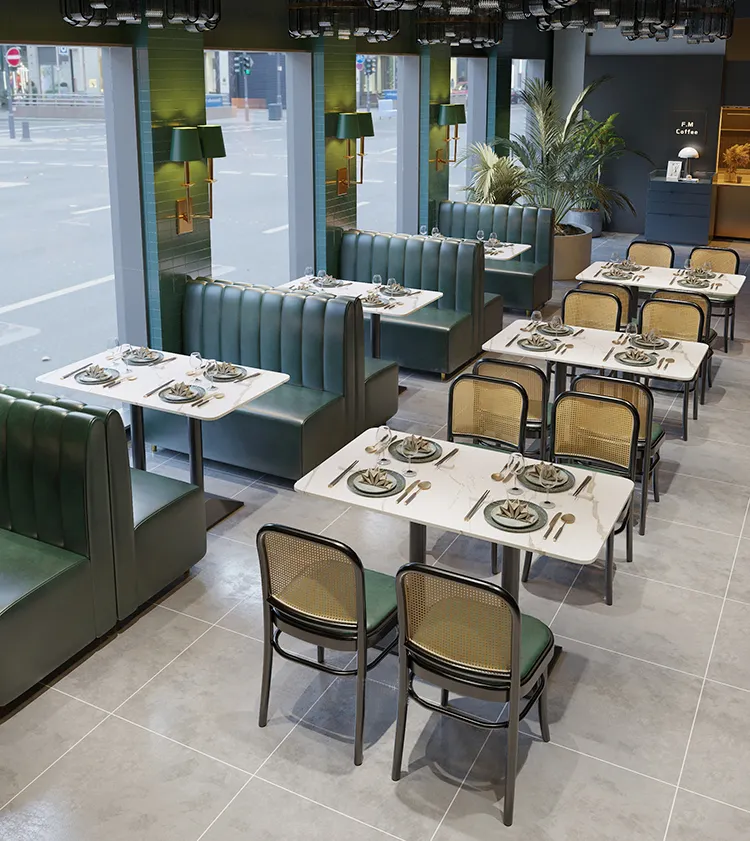 Tables et chaises de loisirs de meubles de restaurant de personnalisation moderne avec combinaison de dossier en rotin tissé