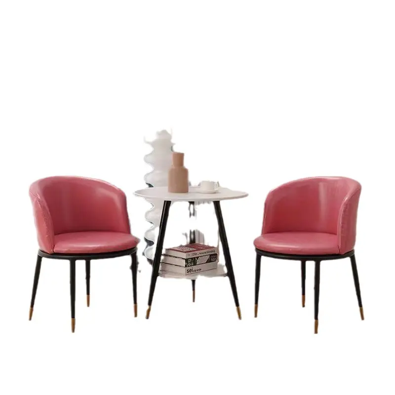 Balcón de lujo ligero, una mesa, dos sillas, mesa redonda pequeña simple, combinación creativa de mesa de té y silla de ocio