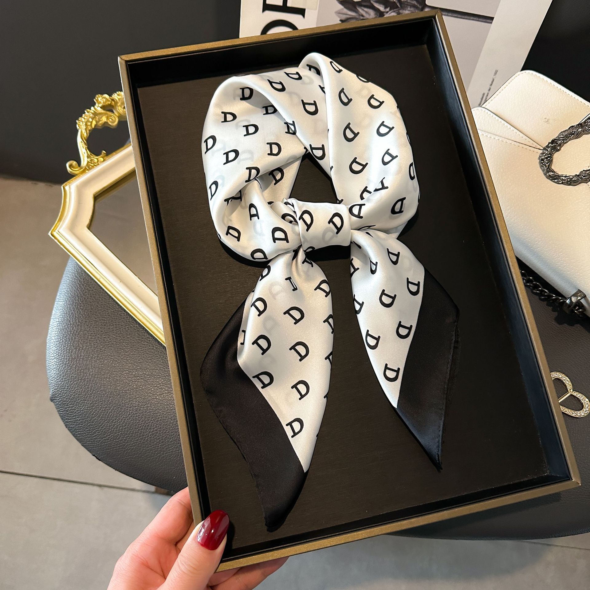 Lettre d blanche - 70*70