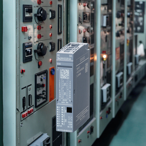 Brandneues Original Siemens SIMATIC ET 200SP Digitales Ausgangsmodul DQ 16x 24VDC/0,5A Basic 6ES7132-6BH00-0AA0 für die SPS-Programmierung - Product Image 1