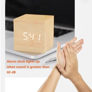 Reloj despertador digital de madera para niños, minicubo moderno de escritorio con pantalla de hora, fecha y temperatura para dormitorio y hogar - Product Image 1