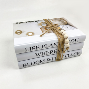 หนังสือตกแต่งกองหนังสือหน้าเปล่ากับพืชปลอม - Product Image 1
