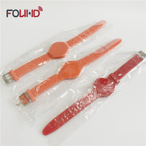 Pulsera inteligente digital UID con código de barras láser codificado URL pulsera de silicona RFID para aplicaciones en interiores para eventos - Product Image 4