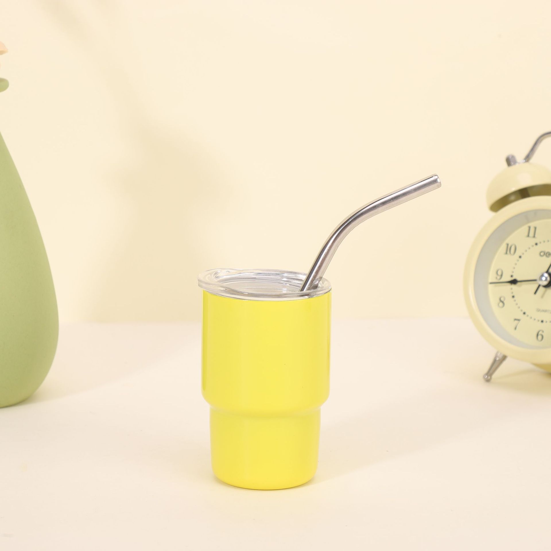 3oz de peinture ordinaire jaune (double couche) avec paille
