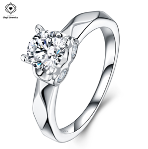 خاتم خطوبة نسائي من الموسانيت بوزن 0.98 قيراط، فضة استرلينية عيار 925، تصميم كلاسيكي بأربعة مخالب، مطلي بالروديوم والذهب عيار 14 قيراط، رومانسي ومعتمد من GRA - Product Image 1