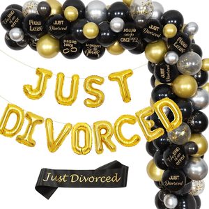 Startparty Just Divorced Party Decorationsブラックゴールドバルーンガーランドアーチキット、Just Divorced Sash and Foil Banner - Product Image 1
