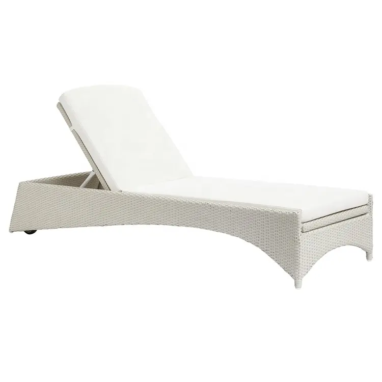 Spiaggia bianca di lusso lettino in vimini all'aperto piscina in alluminio Rattan sedie a sdraio e salotti