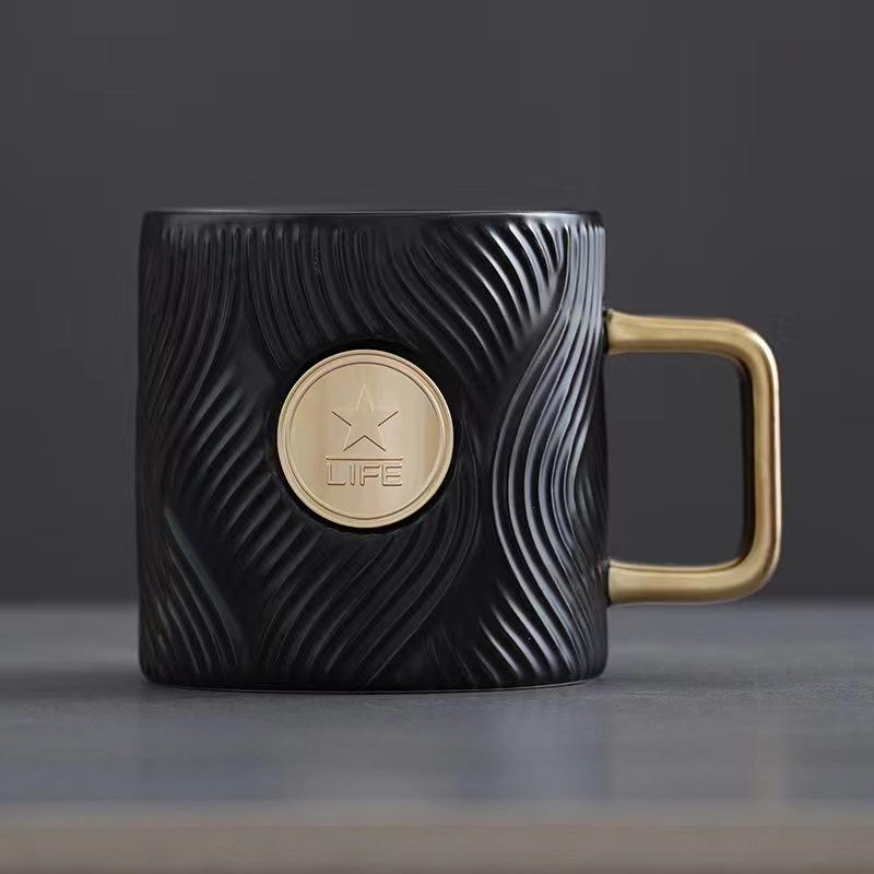 Negro (con mango de oro)