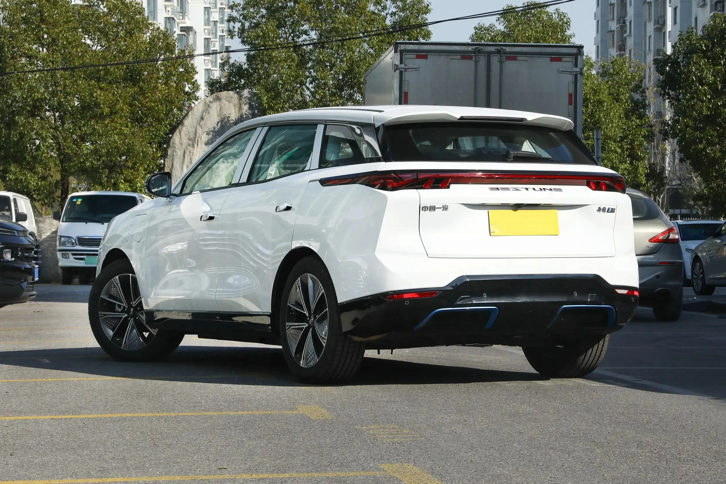 2024 Faw Bestune E01 conduite à gauche véhicules électriques voitures Suv pour adulte