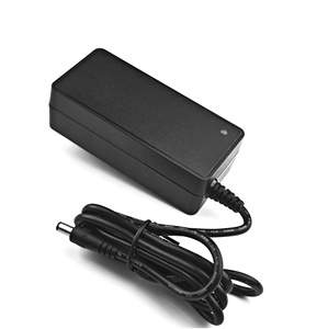 Adaptador de corriente 12V 5A certificado CE/FCC/RoHS, salida dual 12V 5A DC + 5V 2.4A USB 100-240V, sobrecarga de entrada Universal/potencia corta