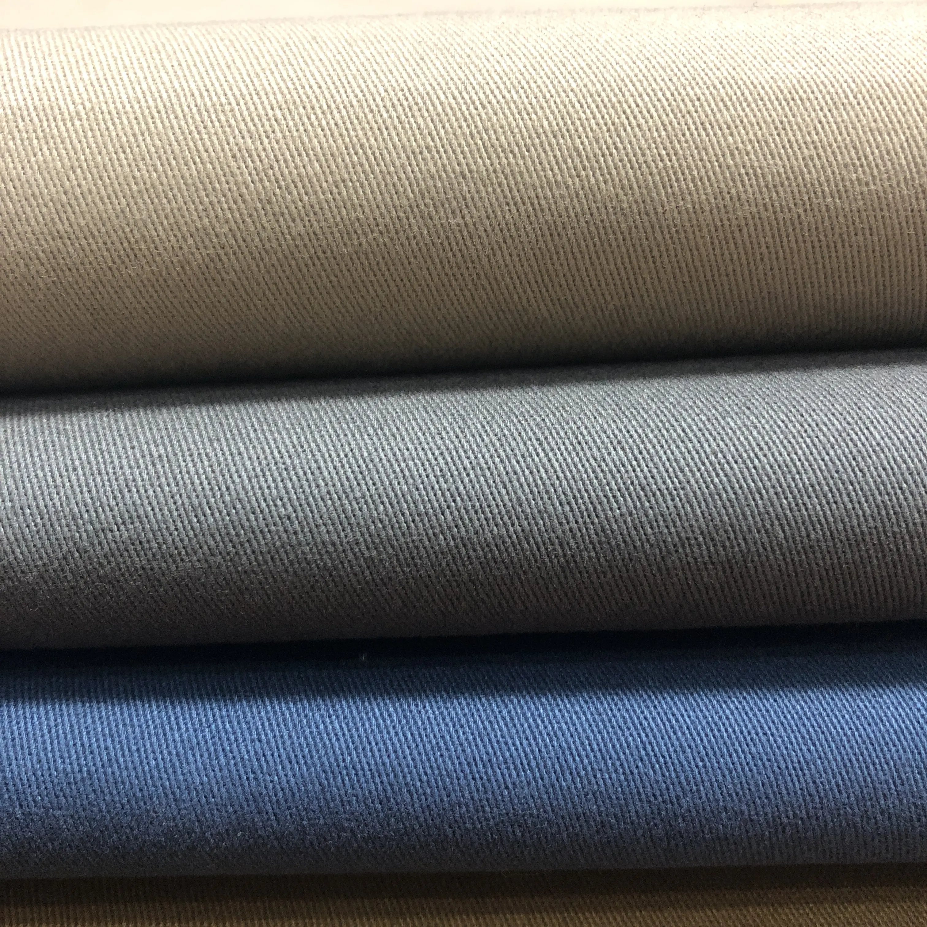 Fábrica personalizar 230gsm 97% algodão 3% spandex tingimento sarja ou calças chino tecido
