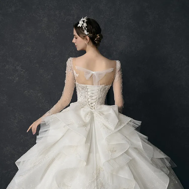 Abito da sera a maniche lunghe Royal Long Train Princess Crystal Pearls Ball Gown abito da sposa in pizzo