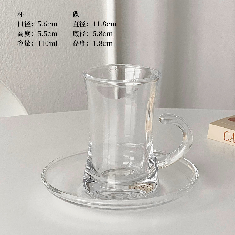 Una tazza, un corpo nudo, 110 ml