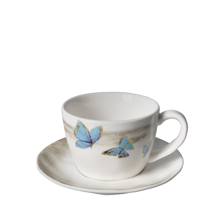 Tasse à thé avec soucoupe