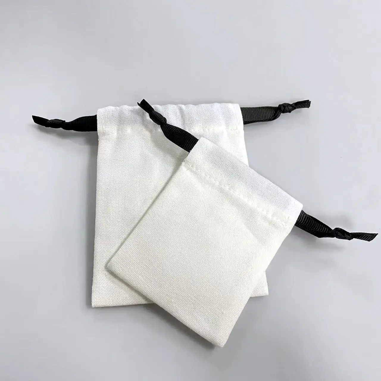 थोक छोटे कस्टम उच्च-गुणवत्ता वाले खाद्य ग्रेड कपास drawstring धूल बैग